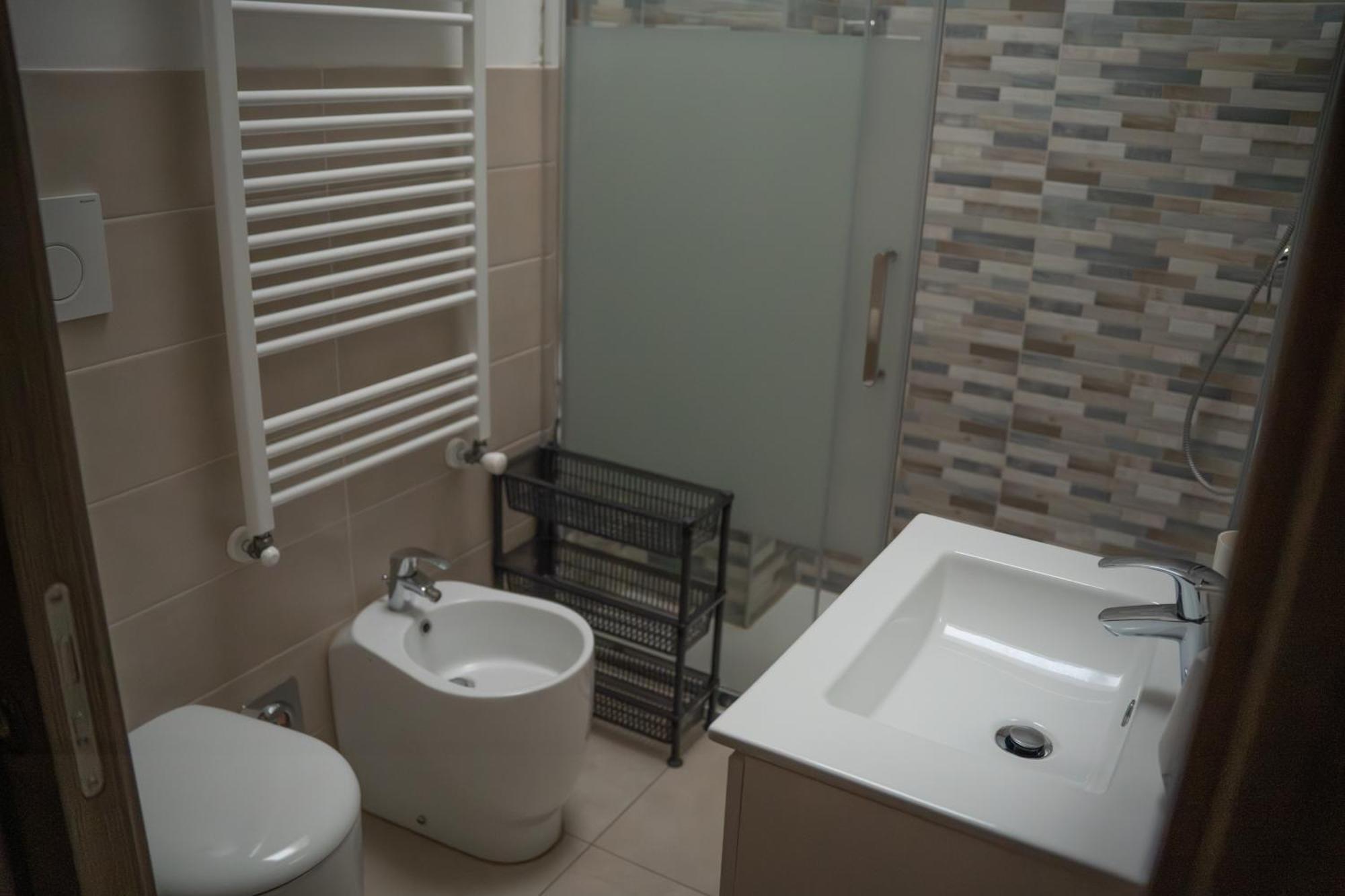 Lugaro Guest House トリノ エクステリア 写真
